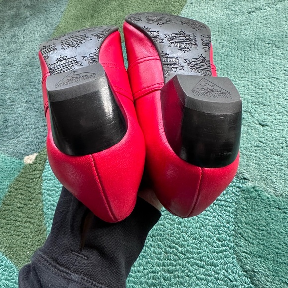 Fluevog LIKE NEW Truth Pilgrim lipstick red pointy buckle shoe - 8 (fits 7.5) - Picture 16 of 16